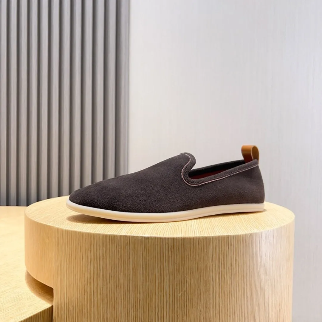 Men's shoes 400💰[loro piana] 2025 new moccasins, popular casual sneakers for street men. The shoes are made of first-layer suede leather uppers with rubber soles, a classic. The complex craftsmanship and meticulous structure make the shoes light and soft, allowing you to walk comfortably and freely. Perfect for summer wear. Yardage: 38-45.